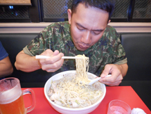 シェアハウスメンバーとラーメン2