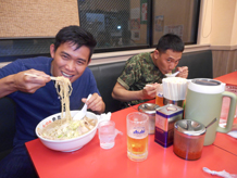 シェアハウスメンバーとラーメン4